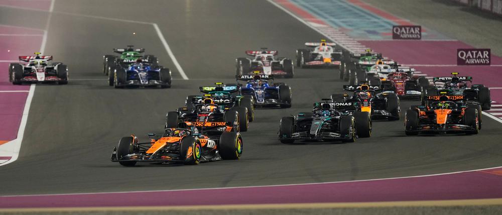 Oscar Piastri fährt einen Start-Ziel-Sieg ein. 