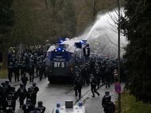 Proteste gegen Neugründung der AfD-Jugend : Zehntausende Demonstranten legen Gießen lahm
