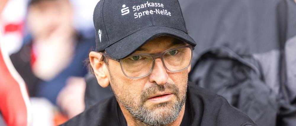 Der Cottbuser Trainer Claus-Dieter Wollitz feiert gegen Köln einen Sieg. (Archivbild)