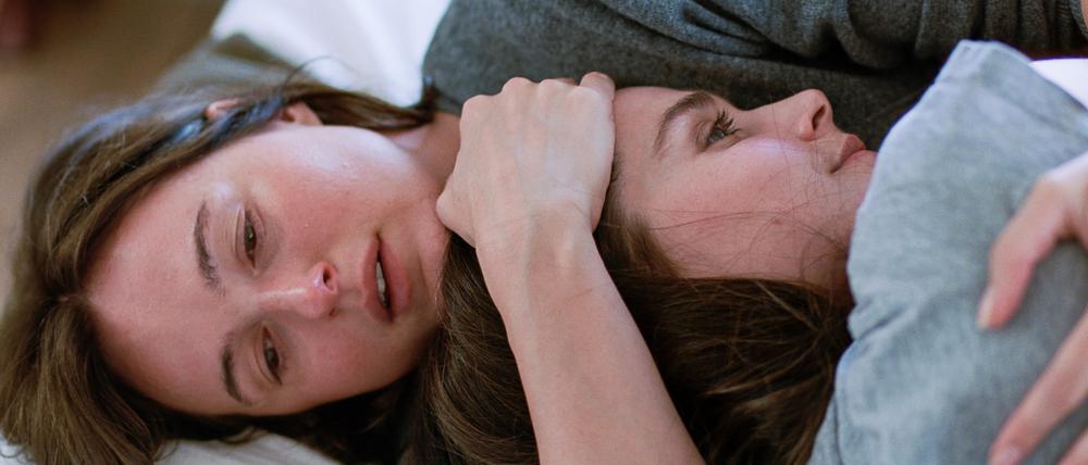 Unterschiedlich beschädigt. Nora (Renate Reinsve, links) und Agnes (Inga Ibsdotter Lilleaas) versuchen ihren Vater auf Distanz zu halten.