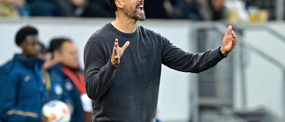 Deutliche Niederlage an alter Wirkungsstätte: FCA-Coach Sandro Wagner
