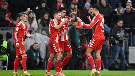 Am Ende konnten die Münchner um Luis Díaz (2.v.r.) doch jubeln.