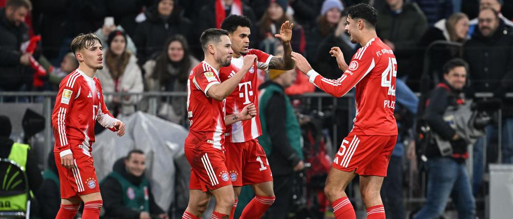 Am Ende konnten die Münchner um Luis Díaz (2.v.r.) doch jubeln.