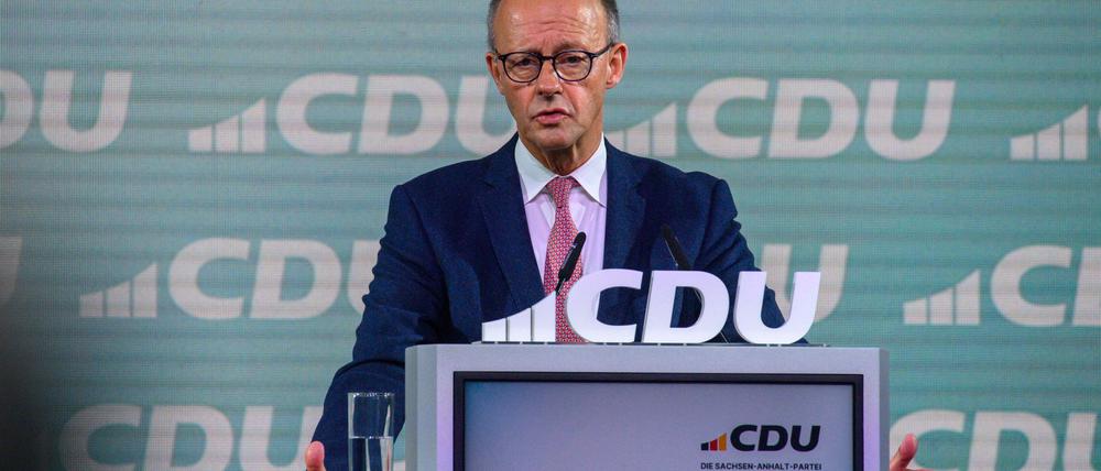 Bundeskanzler Friedrich Merz (CDU) betrachtet es als Glück und Zufall, im Westen geboren und aufgewachsen zu sein. 