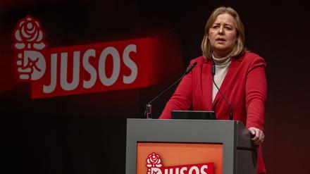 Bundesarbeitsministerin und SPD-Parteivorsitzende Bärbel Bas spricht am zweiten Tag des Bundeskongresses der Jungsozialisten (Jusos) in Mannheim. 