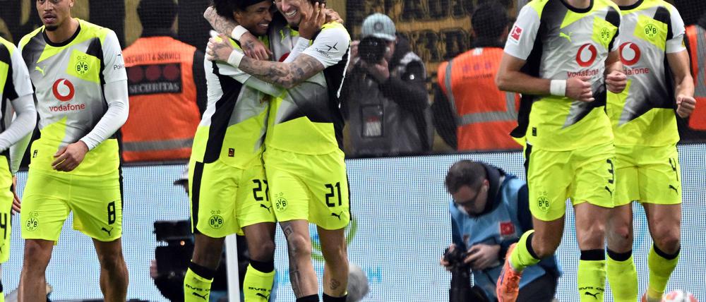 Der BVB jubelt im ersten der beiden wichtigen Duelle mit Leverkusen.