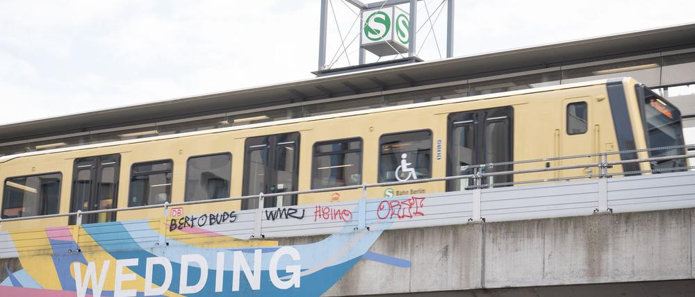 An zwei Tagen kann an der S- und U-Bahnstation Wedding Kleidung gespendet werden. (Symbolbild)