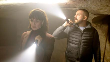 Maryam Azadi (Melika Foroutan) und Hamza Kulina (Edin Hasanovic) in einer Szene aus der Folge „Licht“ aus der Krimireihe „Tatort“ (undatiert). Die Folge „Tatort: Licht“  wird am 30.11.2025 in der ARD ausgestrahlt.