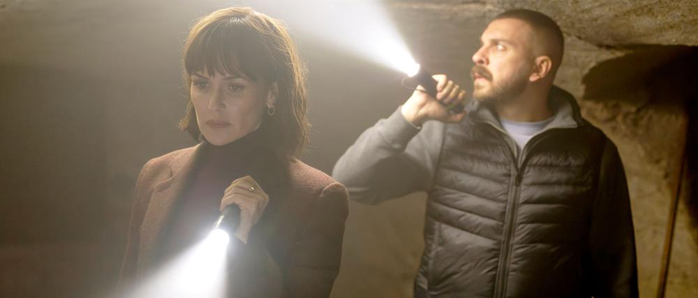 Maryam Azadi (Melika Foroutan) und Hamza Kulina (Edin Hasanovic) in einer Szene aus der Folge „Licht“ aus der Krimireihe „Tatort“ (undatiert). Die Folge „Tatort: Licht“ wird am 30.11.2025 in der ARD ausgestrahlt.