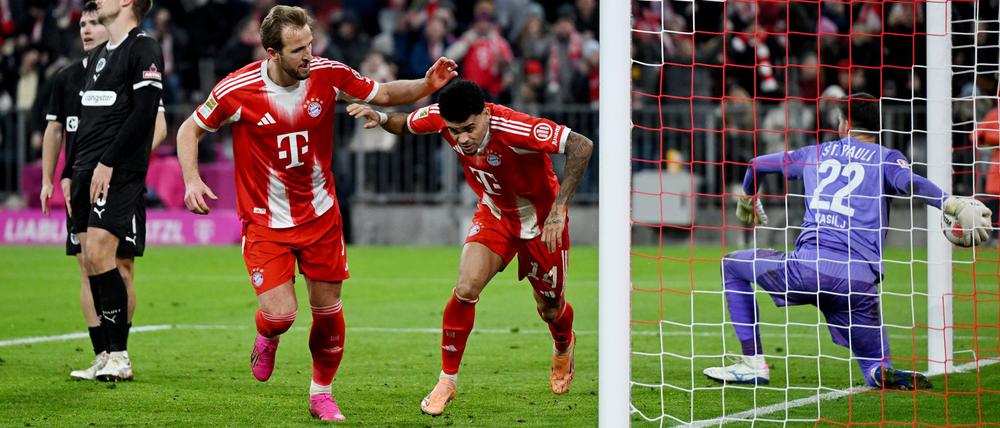 Luis Diaz (m) wird zum Münchner Matchwinner.