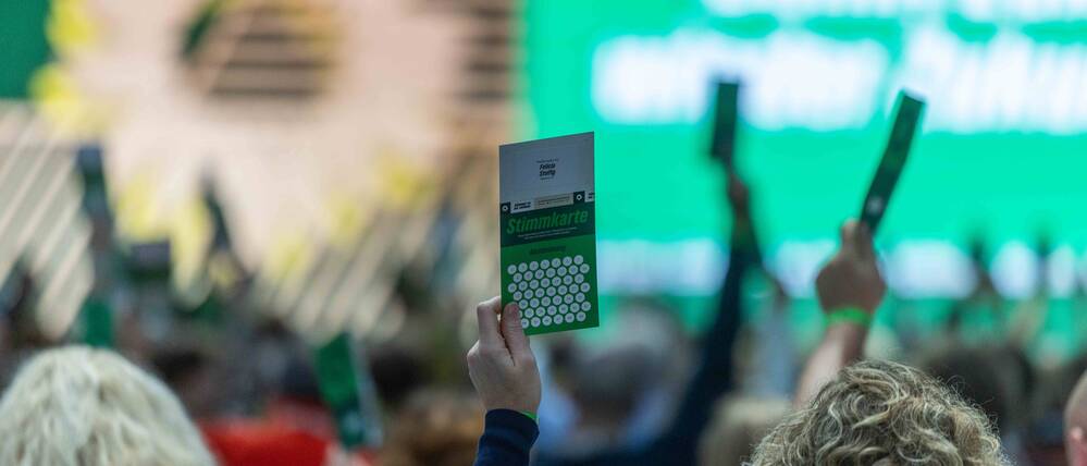 Eine Abstimmung beim Parteitag der Grünen (Archivbild).