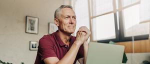 Wer nach dem offiziellen Rentenalter weiterarbeitet, ist oft glücklicher.