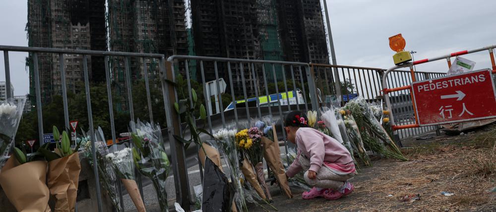 Die Trauer nach dem verheerenden Hochhausbrand in Hongkong ist groß.