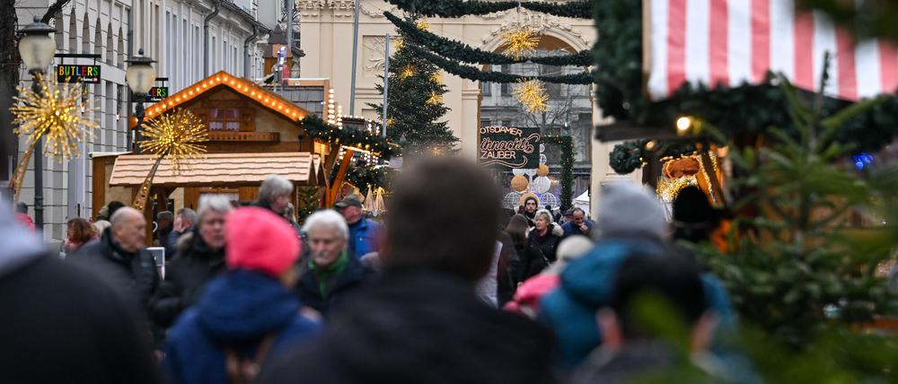 Der Einzelhandel erwartet für das diesjährige Weihnachtsgeschäft in den Monaten November und Dezember Umsätze in Höhe von 126,2 Milliarden Euro (Symbolbild).