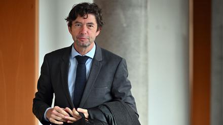 Am 11. November trat Christian Drosten bereits als Zeuge im Corona-Untersuchungsausschuss im Thüringer Landtag auf.
