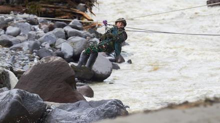 Die Rettungsarbeiten kommen nur schleppend voran.