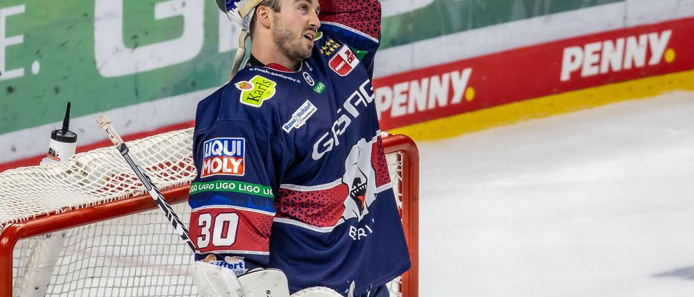 Torhüter Jake Hildebrand verliert mit den Eisbären Berlin nach Penaltyschießen gegen Köln. (Archivbild)
