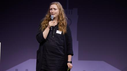 Nora Sophie Griefahn, geschäftsführende Vorständin von „Cradle to Cradle“, beschrieb auf der „Neustart-Konferenz“ das Konzept ihres Vereins.
Foto: Jörg Carstensen/FUNKE Foto Services