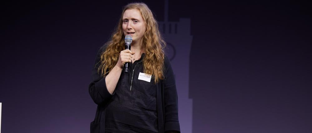 Nora Sophie Griefahn, geschäftsführende Vorständin von „Cradle to Cradle“, beschrieb auf der „Neustart-Konferenz“ das Konzept ihres Vereins.
Foto: Jörg Carstensen/FUNKE Foto Services