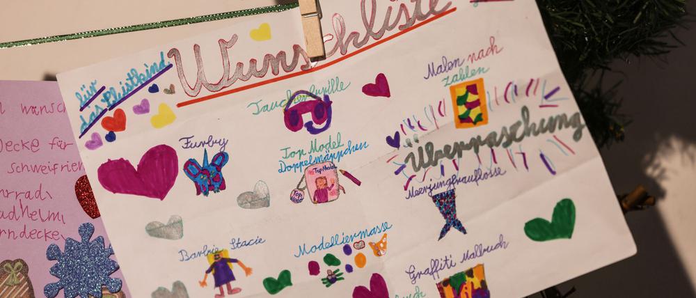 Viele Kinder haben ihre Briefe mit Malereien oder Aufklebern verziert. (Archivbild)