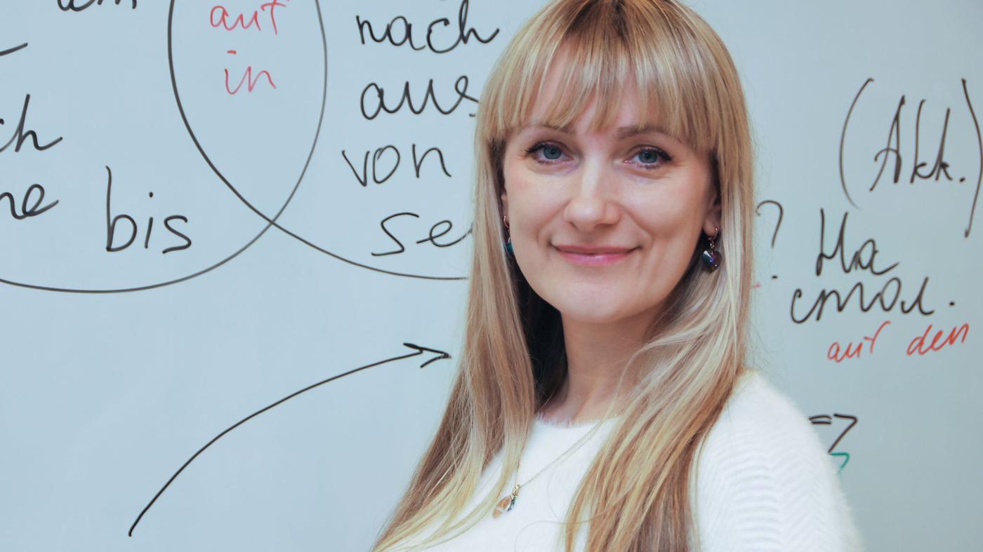 Integration-Grammatik-und-Geborgenheit-ltere-Ukrainer-lernen-Deutsch