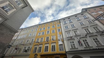 Blick auf das Geburtshaus von Mozart in der Getreidegasse in der Salzburger Altstadt. (Archivbild)