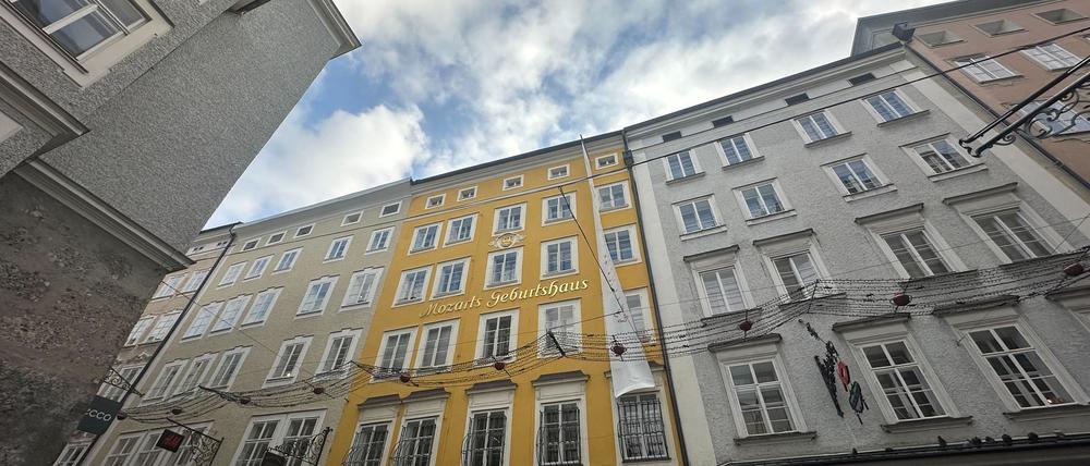 Blick auf das Geburtshaus von Mozart in der Getreidegasse in der Salzburger Altstadt. (Archivbild)