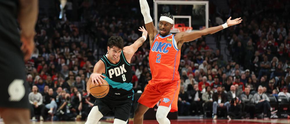 Shai Gilgeous-Alexander (rechts) und OKC haben noch immer nur ein Spiel in der NBA verloren.