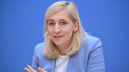 Bundesgesundheitsministerin Nina Warken (CDU) spricht während einer Pressekonferenz zur Stellungnahme der Ärztekammer zu den Anforderungen an ein tragfähiges Public-Health-System in Deutschland.