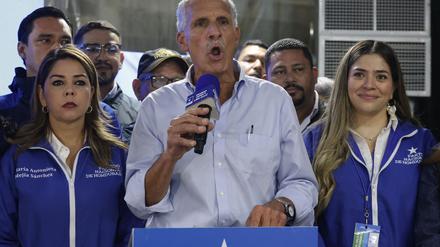 Der konservative Kandidat Nasry Asfura.