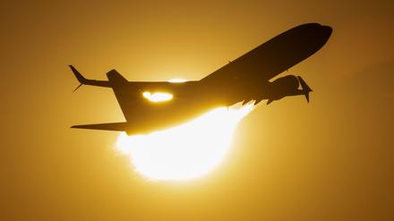 Mehr Flugreisende als im Vorjahressommer - aber das Vor-Corona-Niveau ist noch nicht erreicht. (Symbolbild)