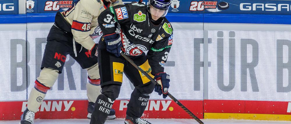 Angreifer Matej Leden von den Eisbären Berlin erzielte bei der knappen Heimniederlage gegen die Kölner Haie sein erstes DEL-Tor. (Archivbild)