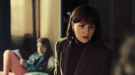 ARD/HR TATORT: LICHT, Fernsehfilm, Deutschland 2025, Regie: Rick Ostermann, am Sonntag (30.11.25) um 20:15 Uhr im ERSTEN und in der ARD Mediathek. Maryam Azadi (Melika Foroutan) © HR/Sommerhaus, honorarfrei - Verwendung gemäß der AGB im engen inhaltlichen, redaktionellen Zusammenhang mit genannter HR-Sendung bei Nennung "Bild: HR/Sommerhaus" (S2+). HR/Pressestelle, Tel: 069/155-4954