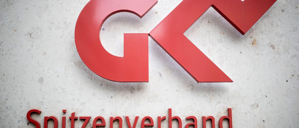 Der GKV-Spitzenverband, Vertreter der gesetzlichen Krankenkassen, streitet mit dem Bund um Milliardenkosten für Bürgergeldempfänger. (Archivbild)