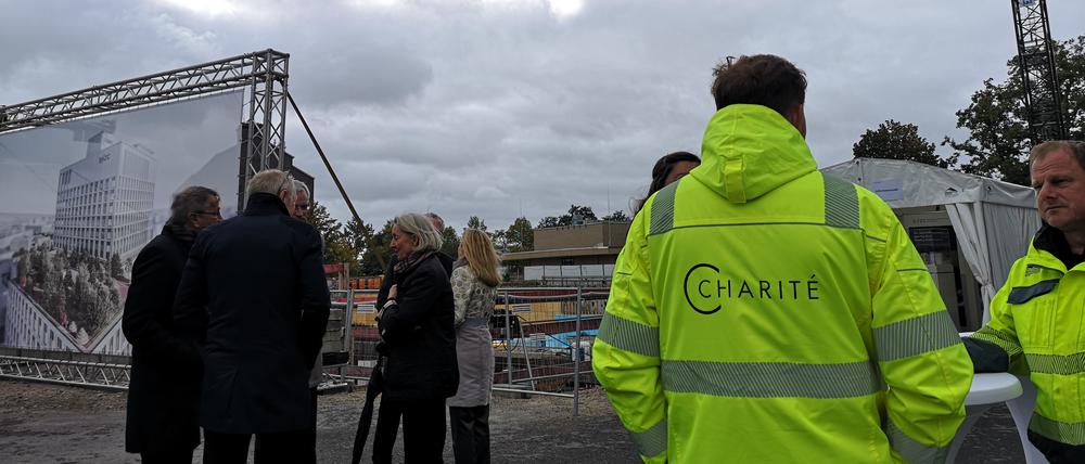 Auf der Baustelle des Herzzentrums am Charité-Campus in Wedding.