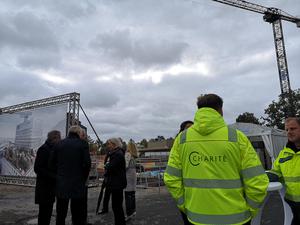 Auf der Baustelle des Herzzentrums am Charité-Campus in Wedding.