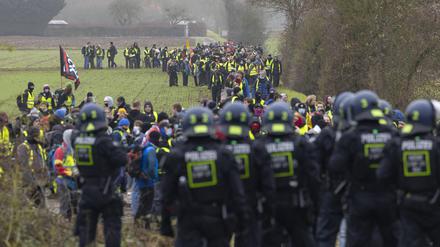 Anlässlich der Neugründung der AfD-Nachwuchsorganisation Generation Deutschland ist es am Samstag Gießen zu zahlreichen Gegenprotesten gekommen.