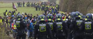 Anlässlich der Neugründung der AfD-Nachwuchsorganisation Generation Deutschland ist es am Samstag Gießen zu zahlreichen Gegenprotesten gekommen.