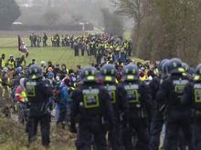 Nach Protesten gegen AfD-Nachwuchs in Gießen: Hessischer Innenminister meldet mehr als 50 verletzte Beamte