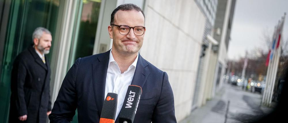 Jens Spahn, Vorsitzender der Unionsfraktion im Bundestag, gibt zu Beginn der Sitzung des CDU-Bundespräsidiums ein Pressestatement.