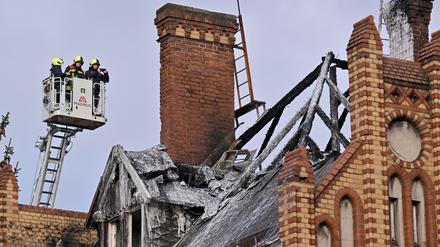 Feuerwehreinsatz in der Berliner Straße, Berliner Strasse, nach einem Brand in einer Villa. Foto: Ottmar Winter PNN