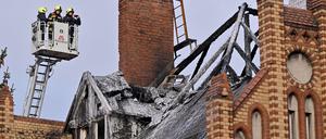 Feuerwehreinsatz in der Berliner Straße, Berliner Strasse, nach einem Brand in einer Villa. Foto: Ottmar Winter PNN