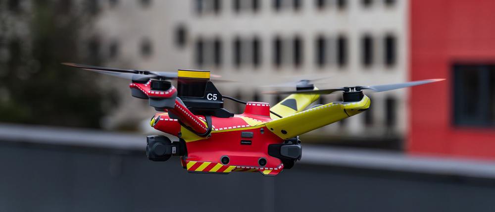 Automatisierte Drohnen sollen künftig Livebilder von Einsatzorten liefern - noch vor Eintreffen der Feuerwehr. (Handout)