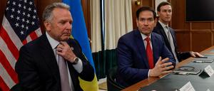 Marco Rubio, Steve Witkoff und Jared Kushner bei Friedensverhandlungen mit der Ukraine in Florida.