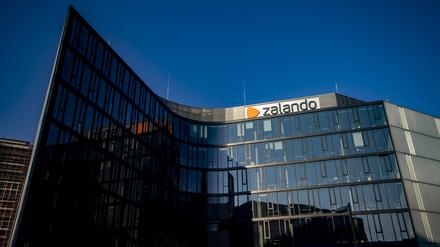 Der börsennotierte Einzelhändler Zalando vertreibt Kleidung, Schuhe, Kosmetik und Accessoires.
