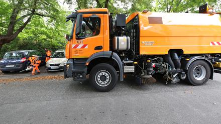 Eine Großkehrmaschine mit KI-Unterstützung von der Stadtentsorgung Potsdam.