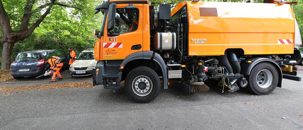 Eine Großkehrmaschine mit KI-Unterstützung von der Stadtentsorgung Potsdam.