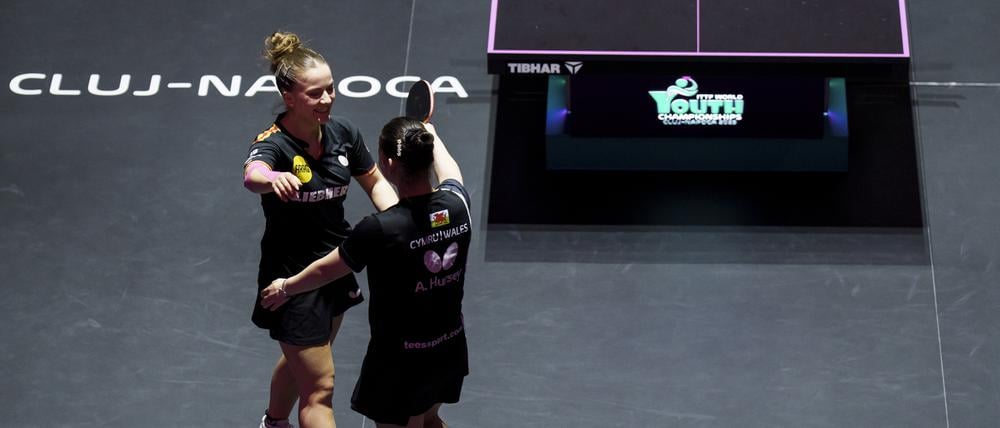 Mia Griesel (li.) vom TTC Eastside ist mit Anna Hursey aus Wales U19-Weltmeisterin im Doppel geworden. 