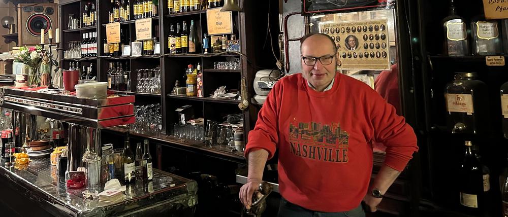 Aufnahmen der Schöneberger Kultkneipe „Leydicke“. Zu sehen ist Raimon Marquart, in vierter Generation der Betreiber des Destillerie-Familienunternehmens.