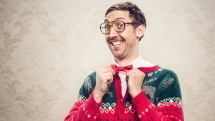 Auf die Balance kommt es an. Schleife zur Strickjacke mag guten Willen dokumentieren, aber nicht unbedingt auch guten Geschmack.